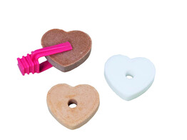 Salt-lick-stone  heart  with fastener   3 pieces a 30g